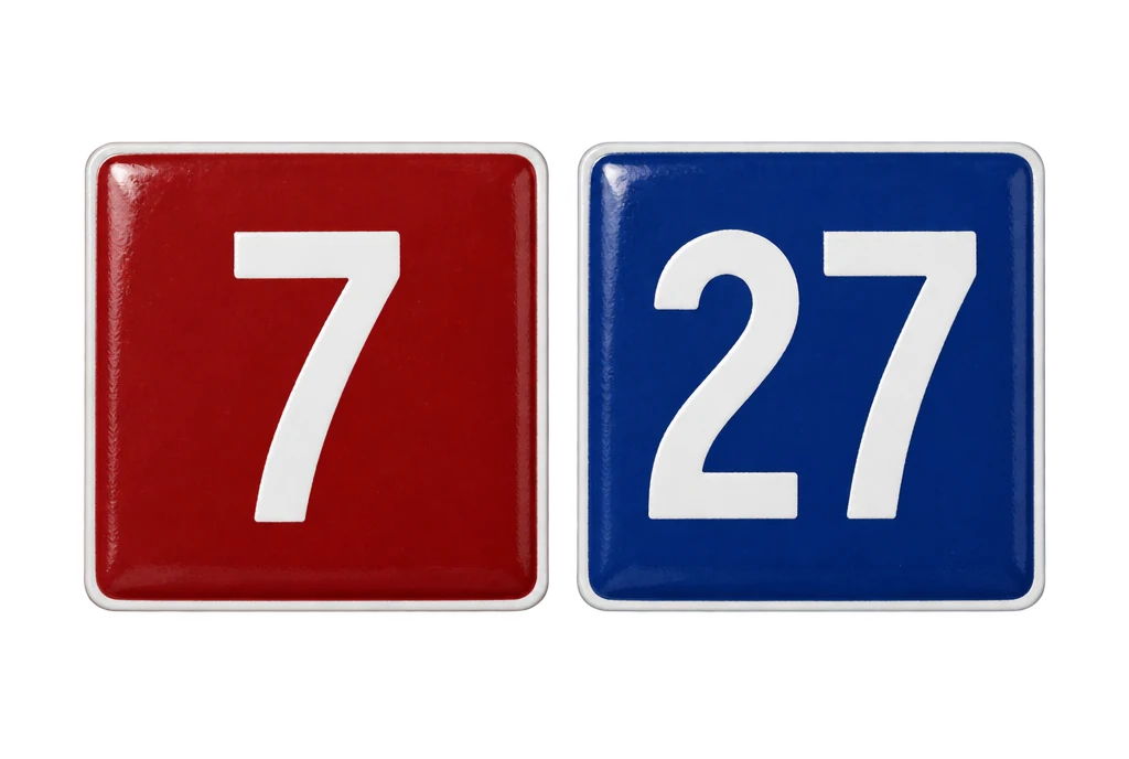 Číslo popisné 7 (červená), orientační 27 (modrá)
